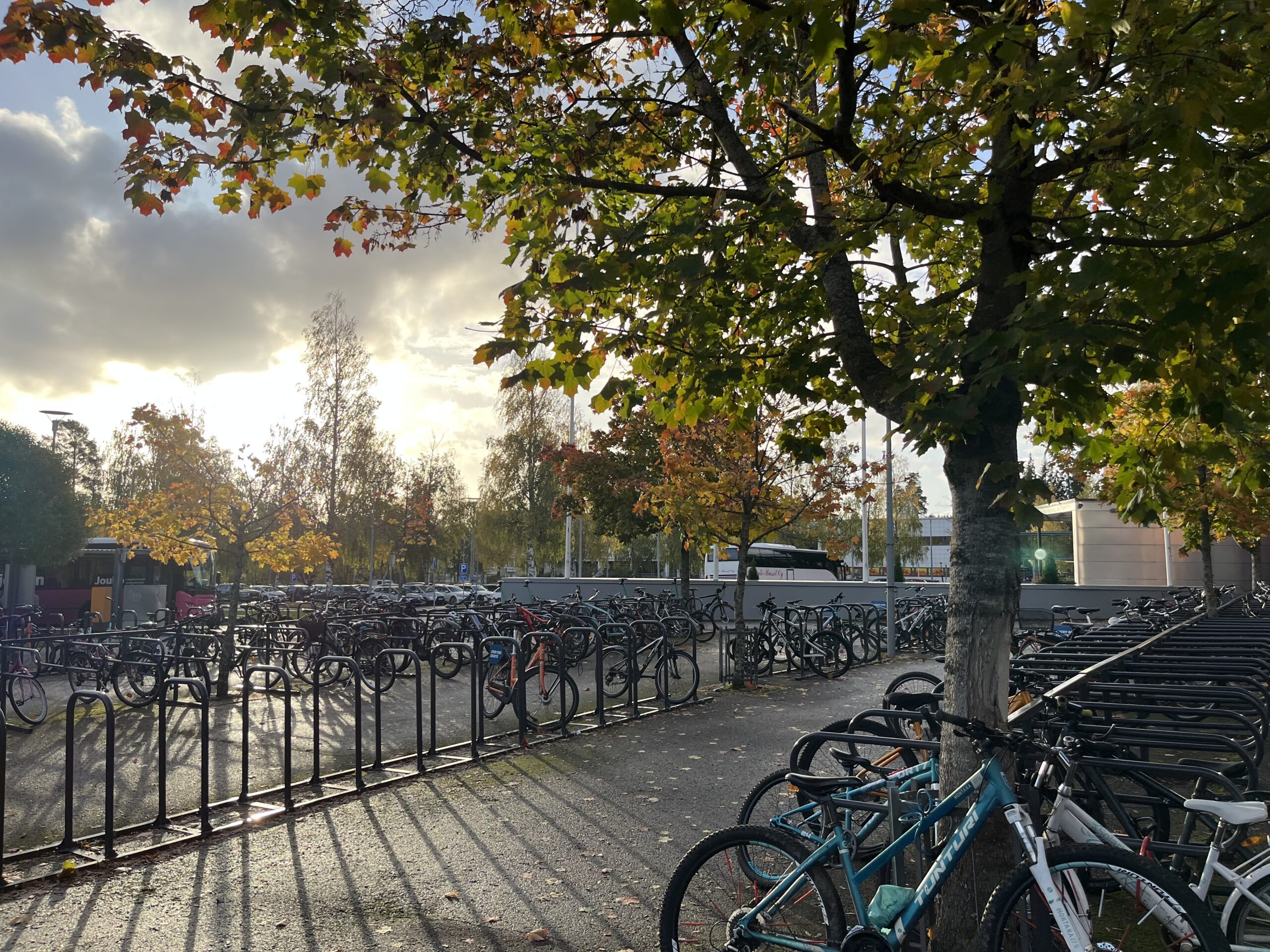 Kuvassa Lappeenrannan kampuksen pyöräparkki.